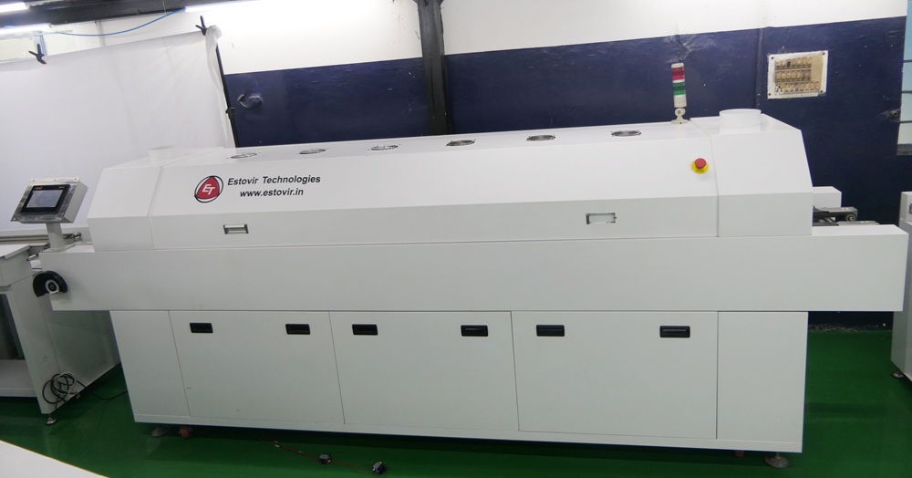Forced hot air convection reflow oven with dual conveyor system