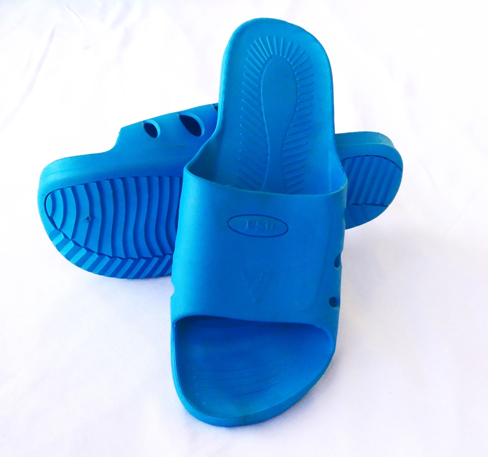 Comfortable ESD protective footwear for static control