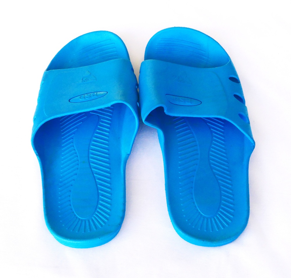 Blue ESD slippers with anti-slip sole for cleanroom use