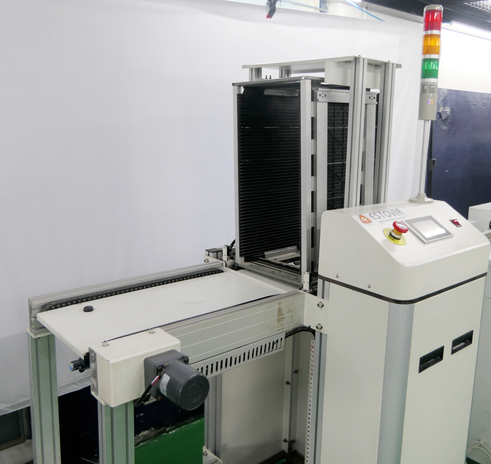 Automatic SMT PCB Loader with Multi-Color Alarm System and User-Friendly Display