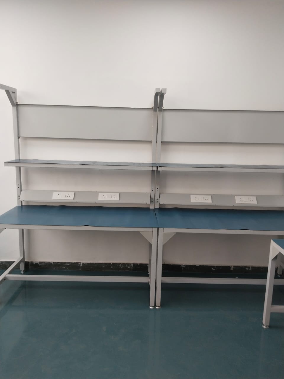 ESD safe single side workstation with power socket and pin board