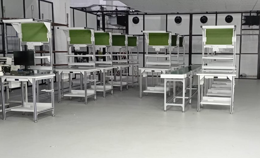 Modular Inlet Conveyor ET 1000 EC – durable aluminum frame, smooth PCB transfer, perfect for wave soldering and reflow oven integration.